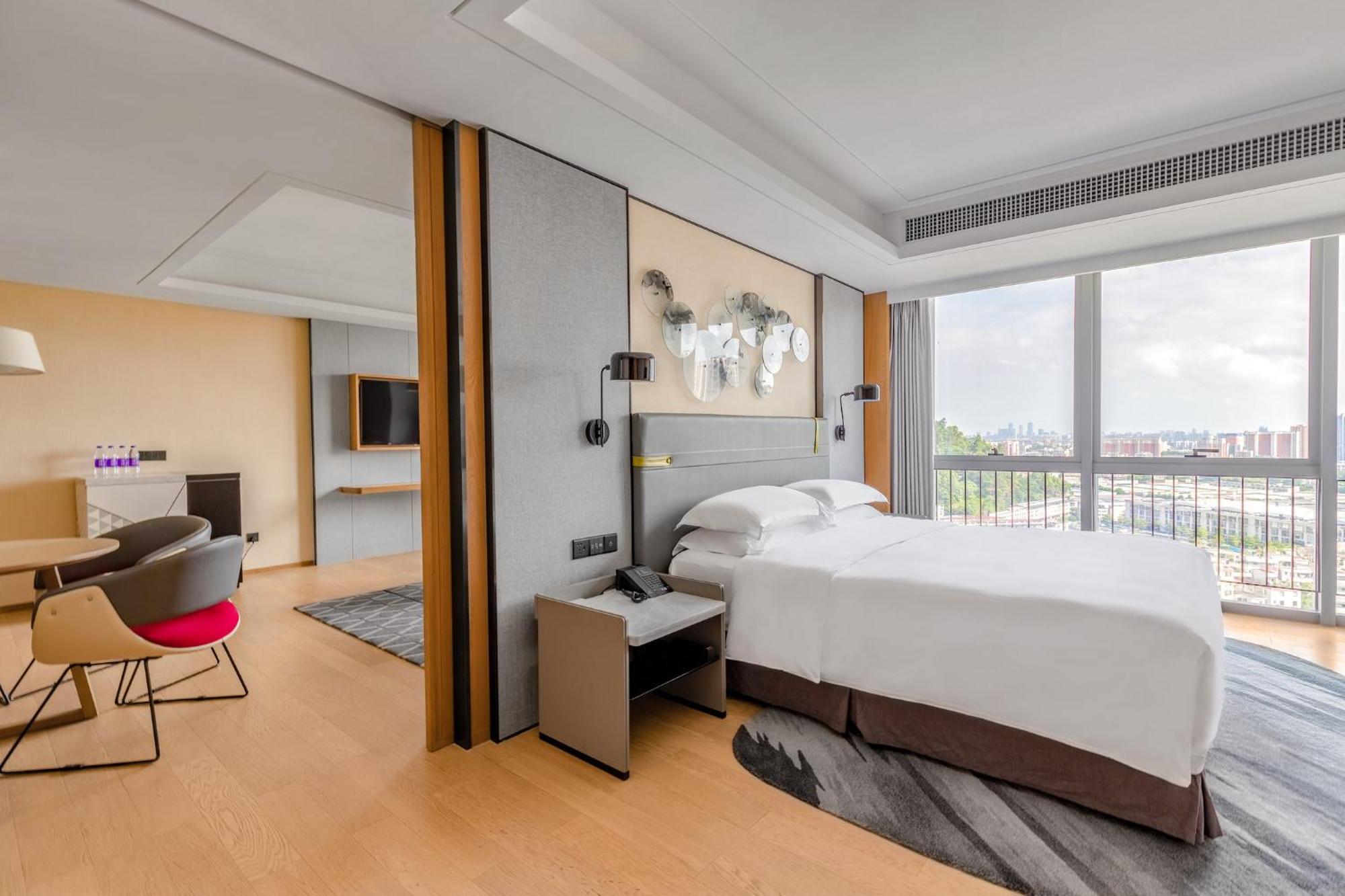 Holiday Inn Guangzhou South Lake Hotel - Ideal For Business & Leisure Extérieur photo