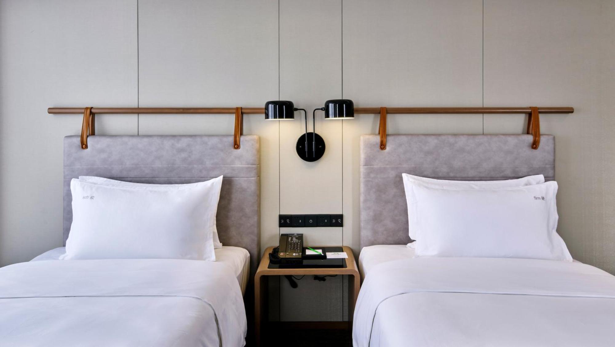 Holiday Inn Guangzhou South Lake Hotel - Ideal For Business & Leisure Extérieur photo
